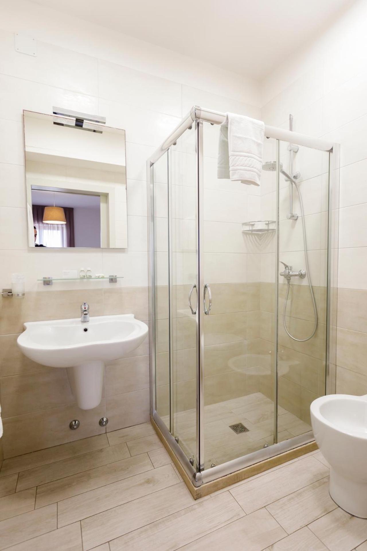 Hotel Corallo Santa Maria al Bagno Bilik gambar