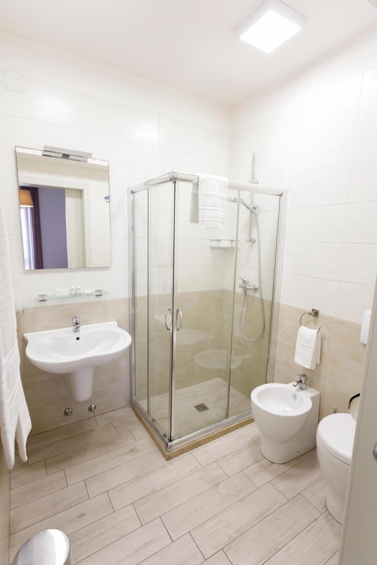 Hotel Corallo Santa Maria al Bagno Bilik gambar